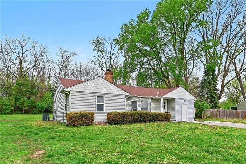 13308 8th St, Grandview, MO 64030