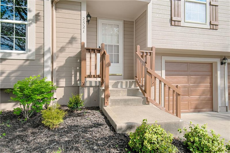 2521 Richard St, Blue Springs, MO 64015