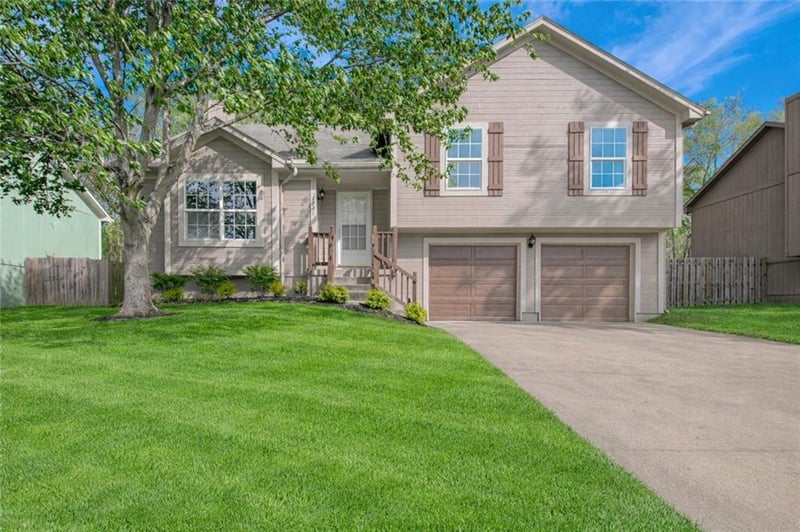 2521 Richard St, Blue Springs, MO 64015