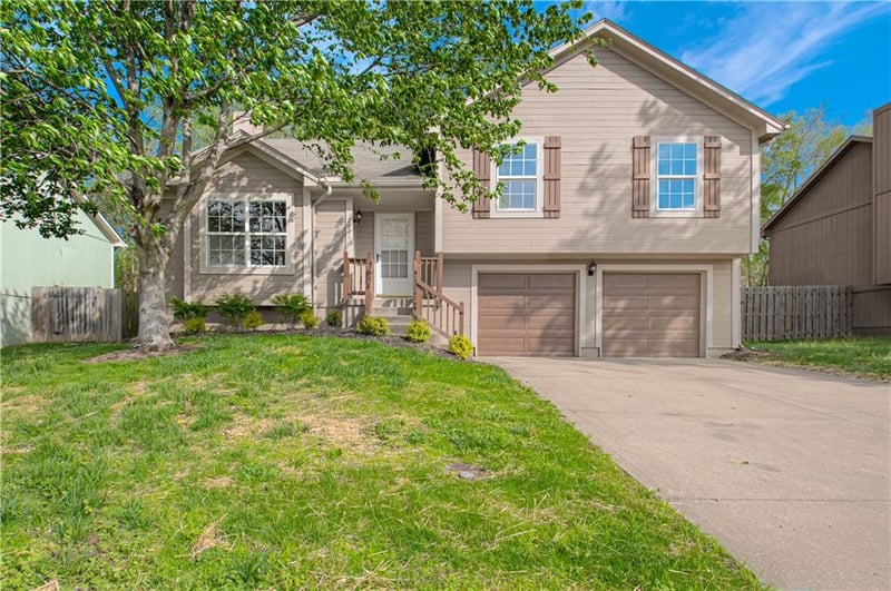 2521 Richard St, Blue Springs, MO 64015