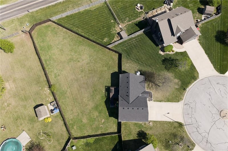 15506 Iron Creek Ct, Basehor, KS 66007