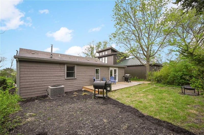 92 Z St, Lake Lotawana, MO 64086