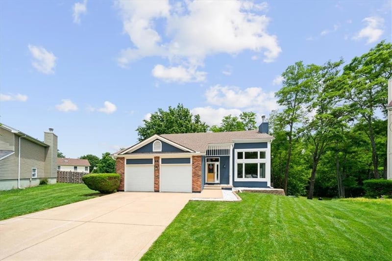 511 Franklin Ct, Blue Springs, MO 64014