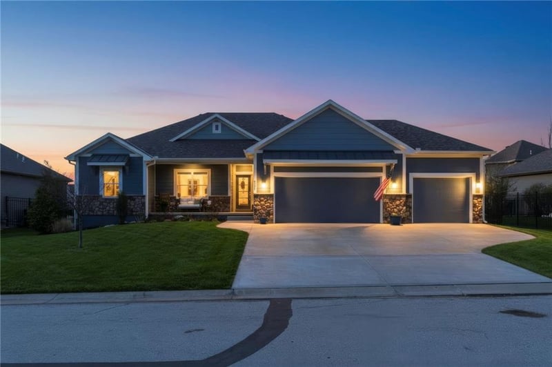 4224 White Sands Ct, Blue Springs, MO 64015