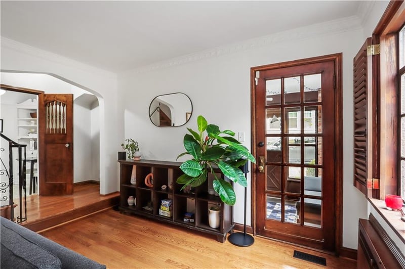 18 68th St, Kansas City, MO 64113