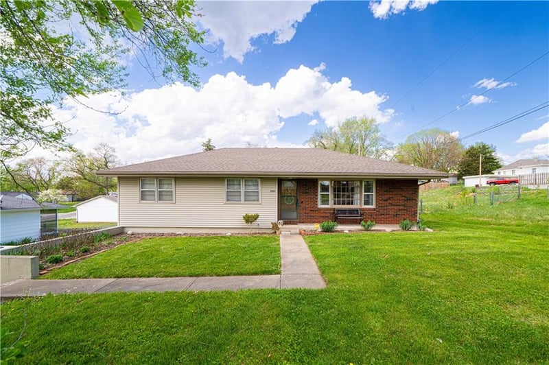 3903 Pacific St, St Joseph, MO 64507