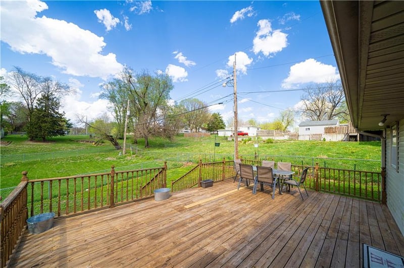 3903 Pacific St, St Joseph, MO 64507