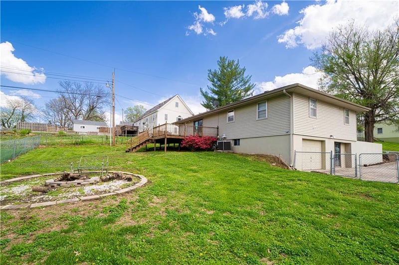 3903 Pacific St, St Joseph, MO 64507