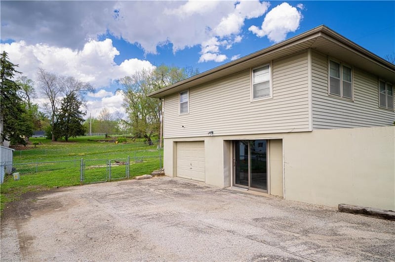 3903 Pacific St, St Joseph, MO 64507