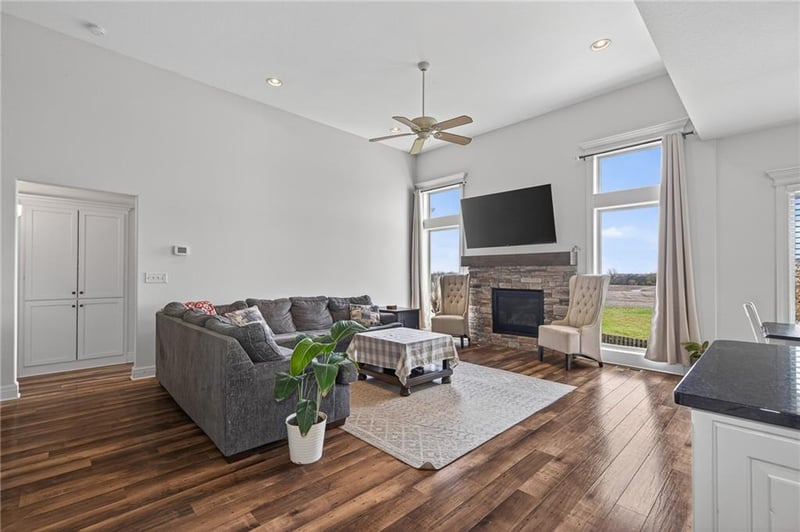 509 Sycamore Rd, Greenwood, MO 64034