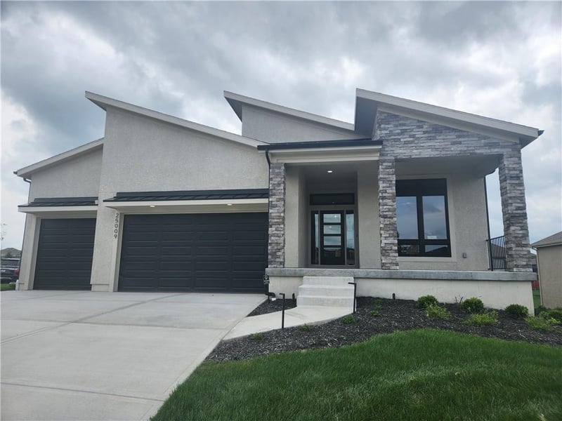 25009 112th St, Olathe, KS 66061
