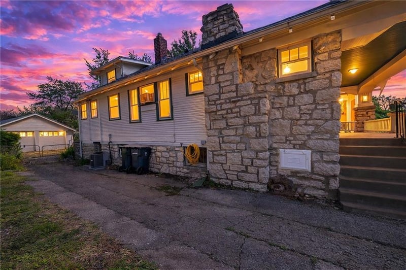 5727 Tracy Ave, Kansas City, MO 64110