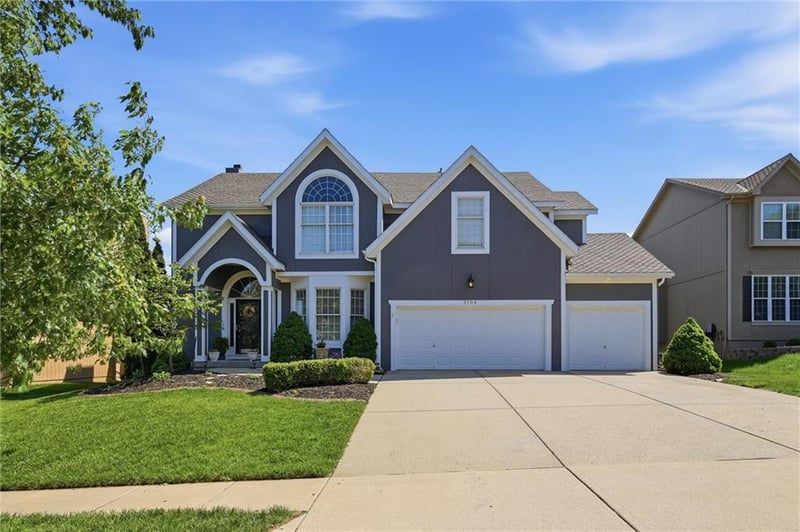 7709 W 145th St, Overland Park, KS 66223