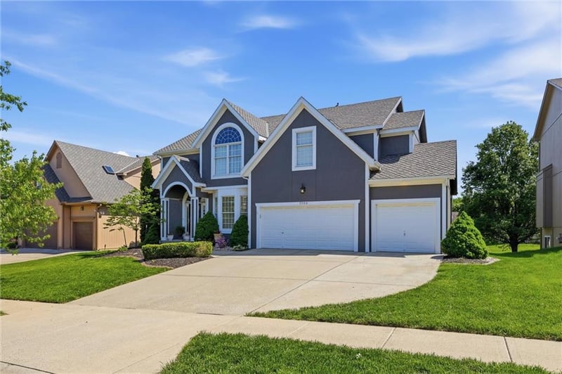 7709 W 145th St, Overland Park, KS 66223