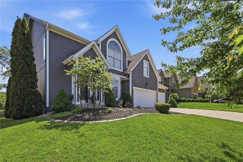 7709 W 145th St, Overland Park, KS 66223