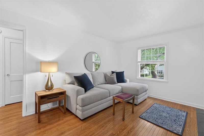 8119 Madison Ave, Kansas City, MO 64114