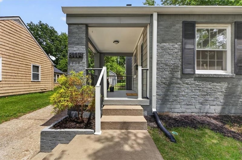 8119 Madison Ave, Kansas City, MO 64114