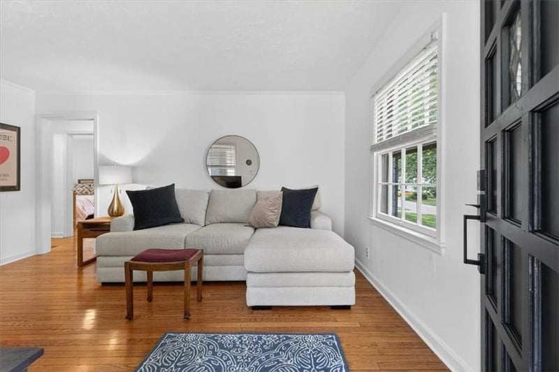 8119 Madison Ave, Kansas City, MO 64114