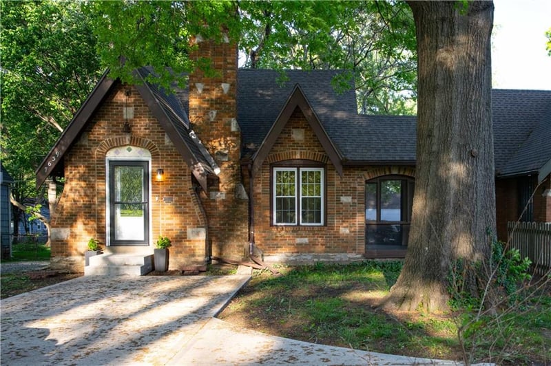 7639 Holmes Rd, Kansas City, MO 64131