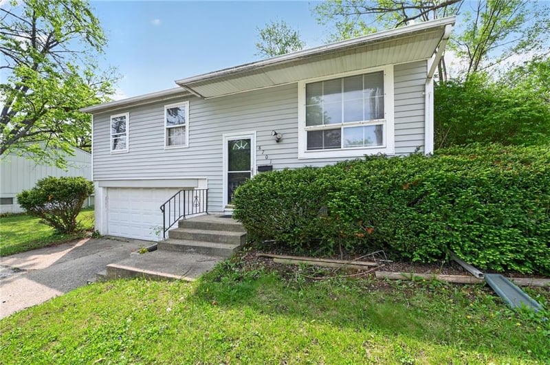 8701 96th Ter, Kansas City, MO 64134