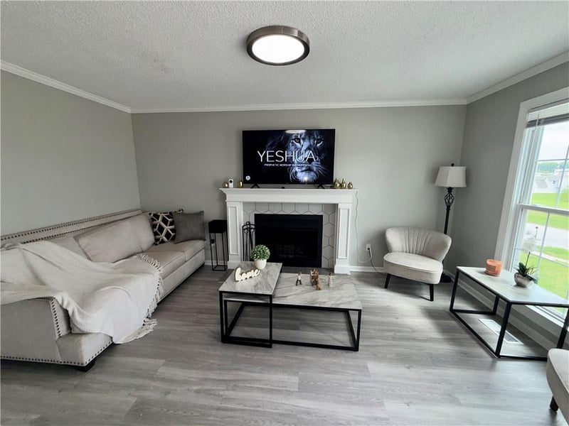 1108 and 1110 8th St, Lee's Summit, MO 64063