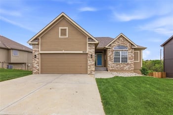 9033 103rd St, Kansas City, MO 64157