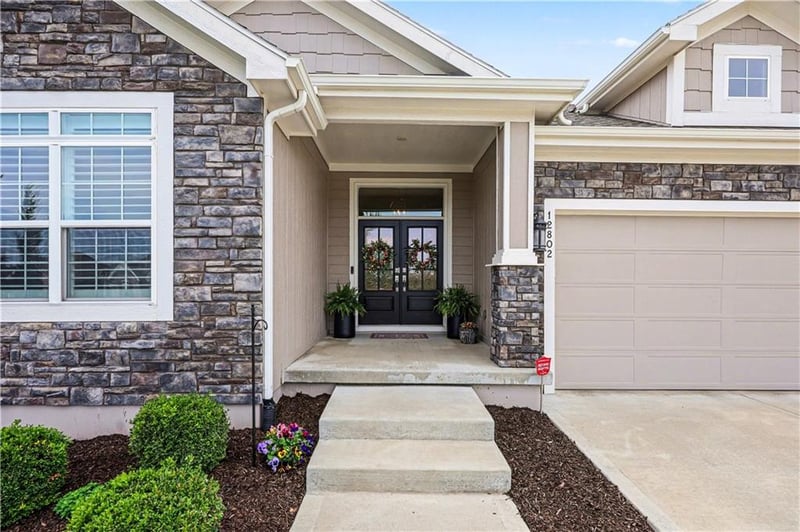 12802 173rd Ter, Overland Park, KS 66221