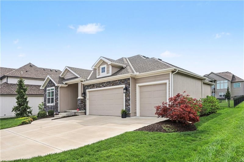 12802 173rd Ter, Overland Park, KS 66221