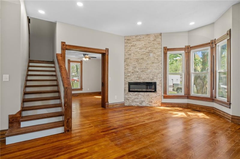 210 Winner Ave, Gower, MO 64454