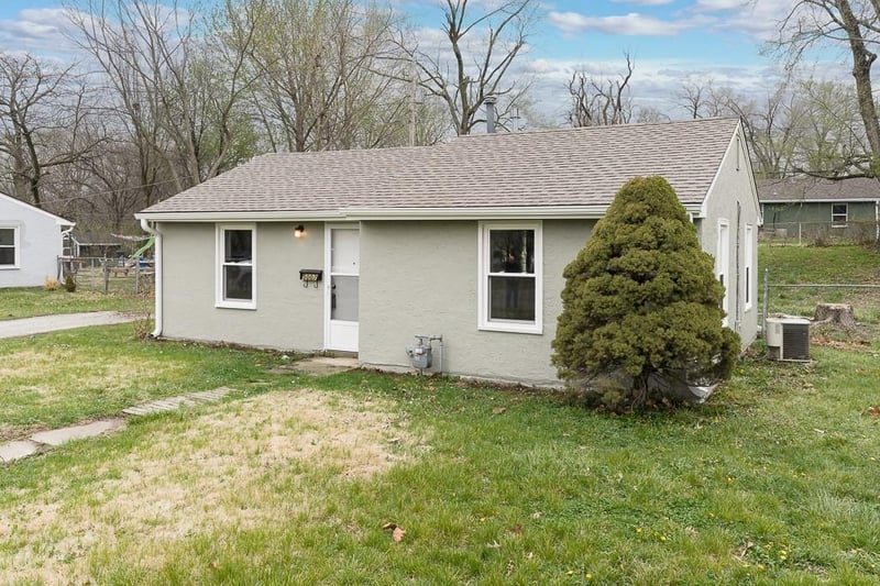 5007 August Ln, Kansas City, KS 66106