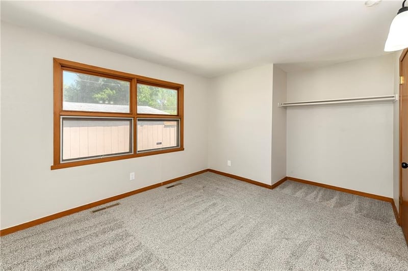 6328 Roswell Ave, Kansas City, KS 66104