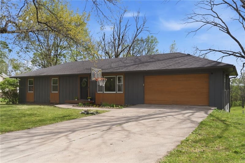 3411 78th St, Kansas City, MO 64132