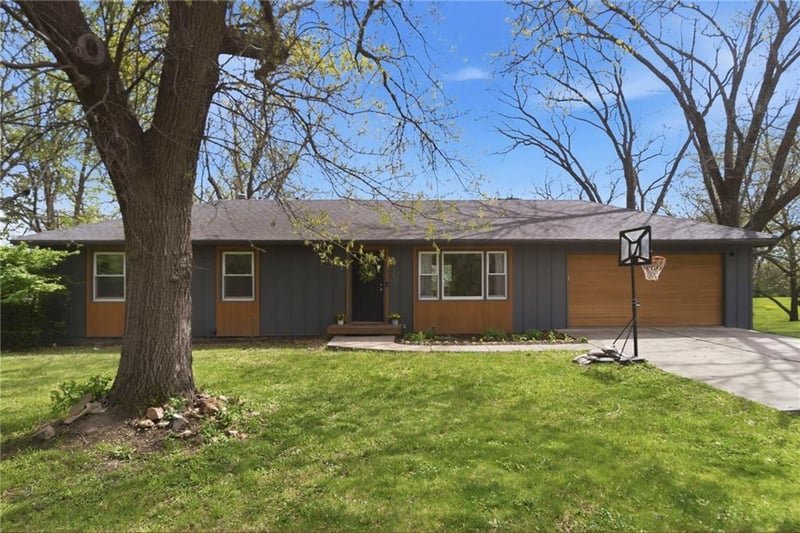 3411 78th St, Kansas City, MO 64132