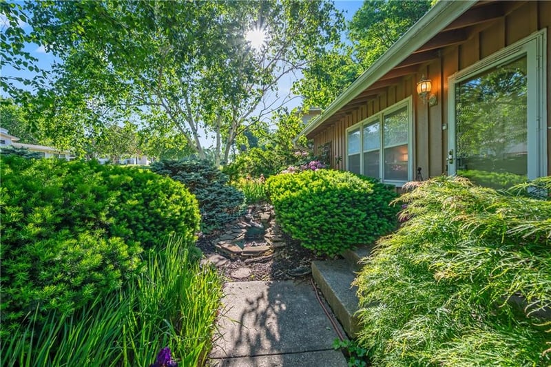 2101 62nd St, Kansas City, MO 64118