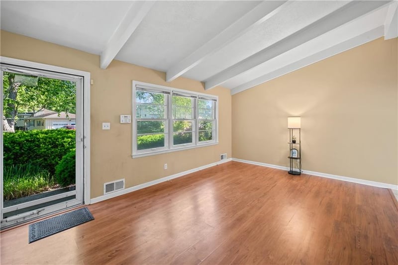 2101 62nd St, Kansas City, MO 64118
