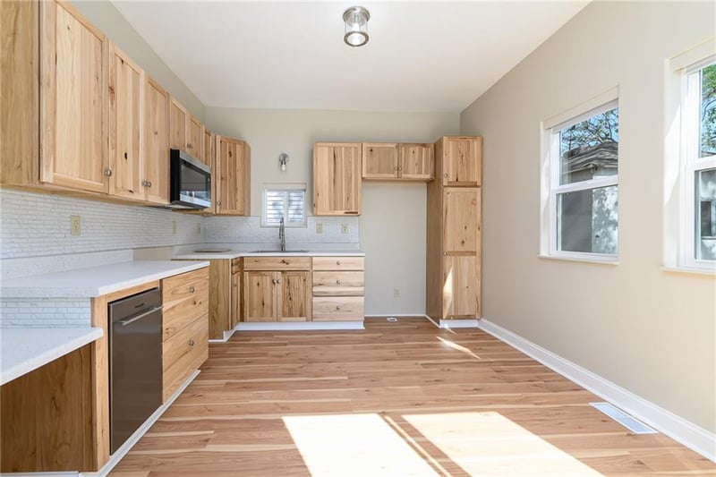 811 Dakota St, Leavenworth, KS 66048