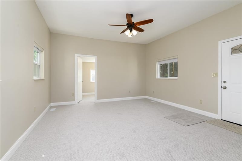 811 Dakota St, Leavenworth, KS 66048