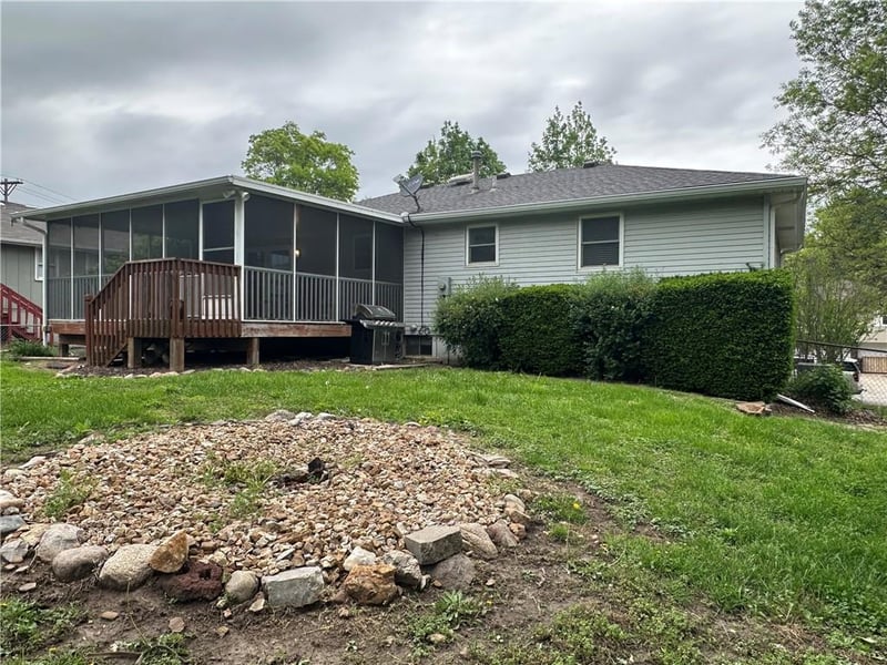 17207 6th Terrace Ct, Independence, MO 64056