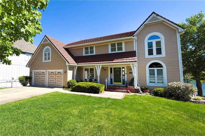 328 Warrington Ct, Lee's Summit, MO 64064