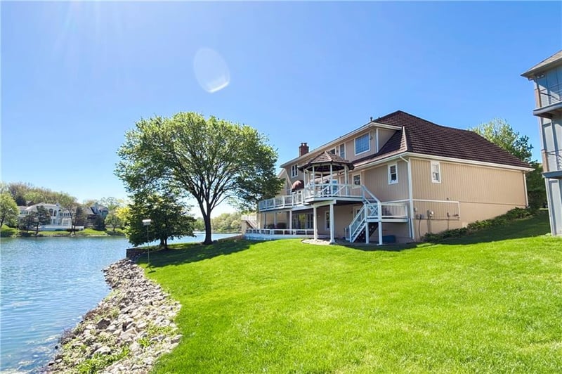 328 Warrington Ct, Lee's Summit, MO 64064