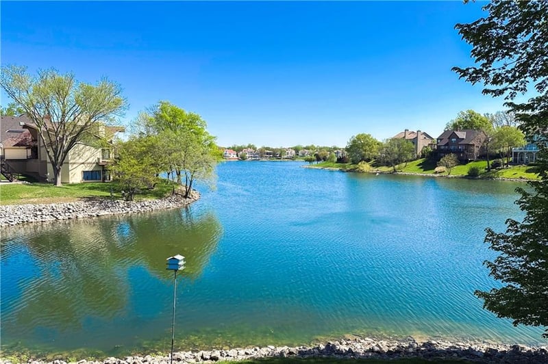 328 Warrington Ct, Lee's Summit, MO 64064