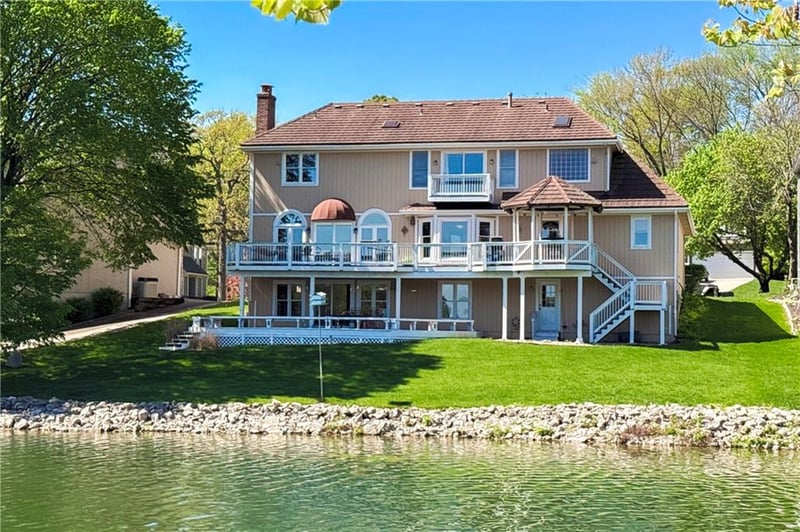 328 Warrington Ct, Lee's Summit, MO 64064
