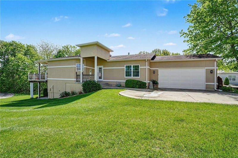 813 Sonora Valley Cir, Blue Springs, MO 64014