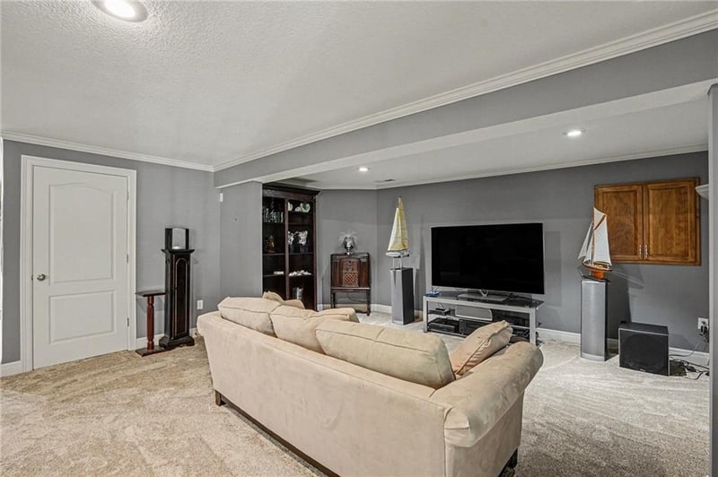 813 Sonora Valley Cir, Blue Springs, MO 64014