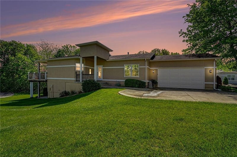 813 Sonora Valley Cir, Blue Springs, MO 64014