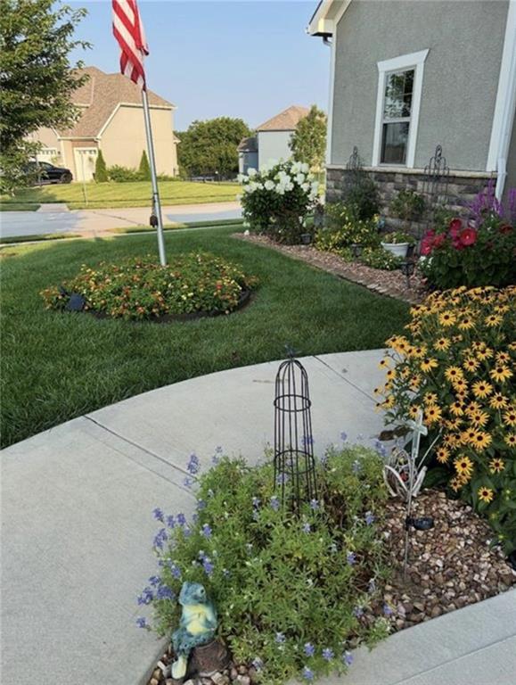 17710 Mission Ridge Dr, Smithville, MO 64089
