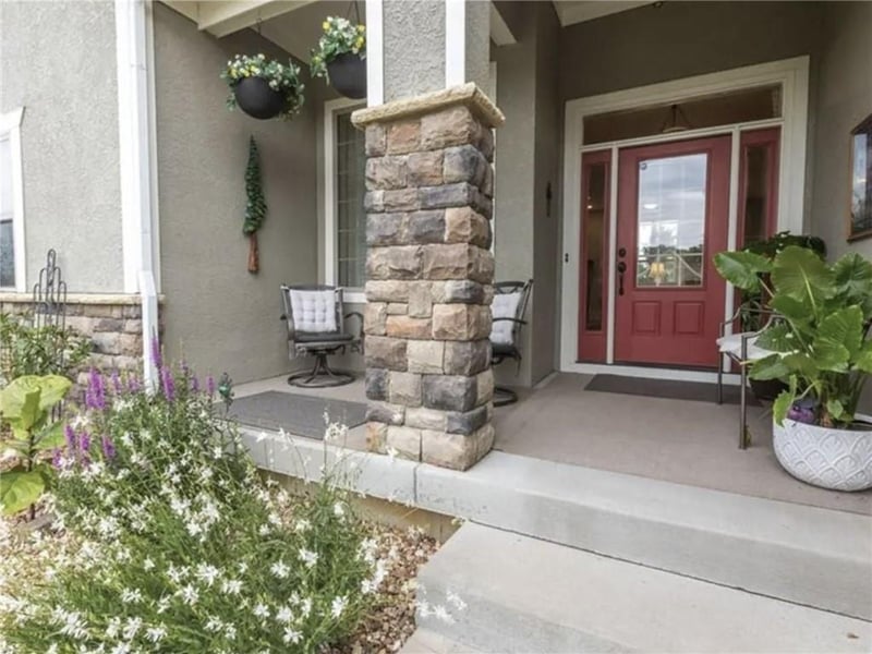 17710 Mission Ridge Dr, Smithville, MO 64089
