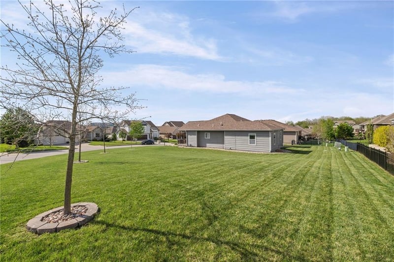 338 Headwaters Dr, Lawrence, KS 66049