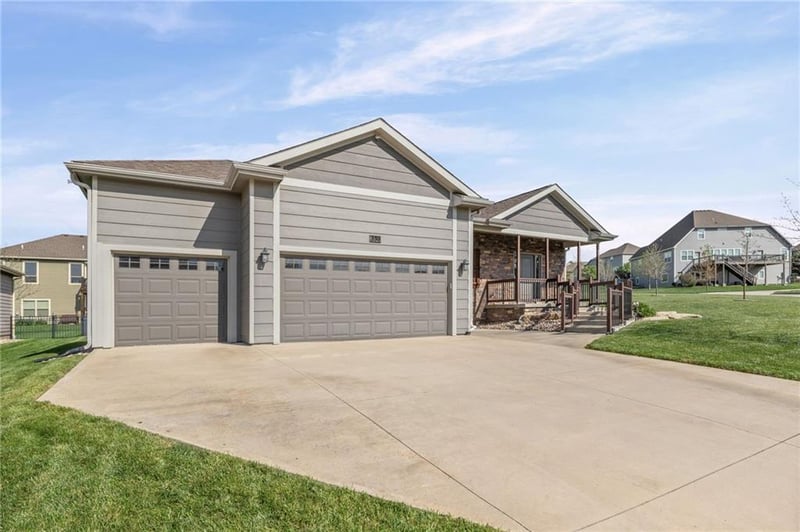 338 Headwaters Dr, Lawrence, KS 66049