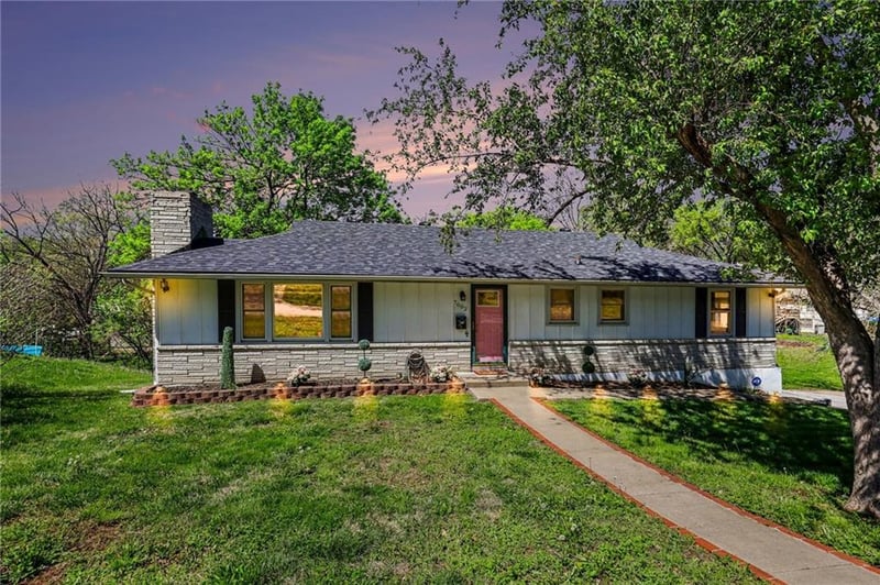 7002 Baltimore Ave, Gladstone, MO 64118